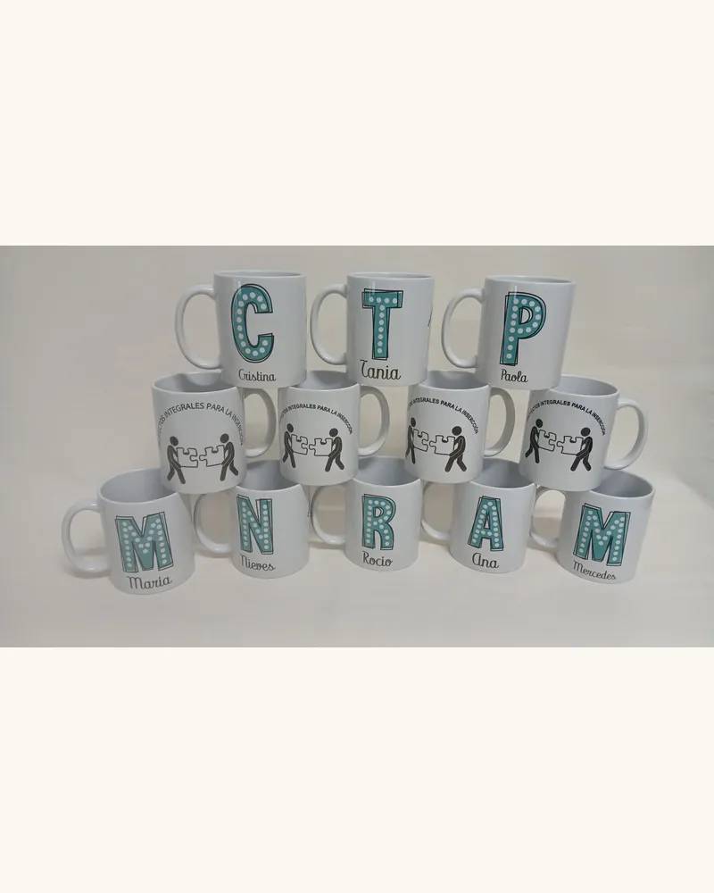 Tazas y botellas personalizadas — bordado personalizado
